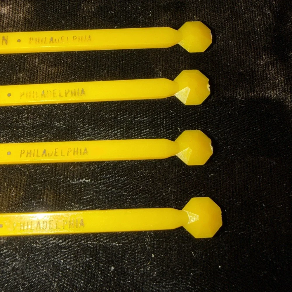 4 Vtg The Benjamin Franklin Philadelphia Yellow Swizzle Stirrer Sticks Garnish